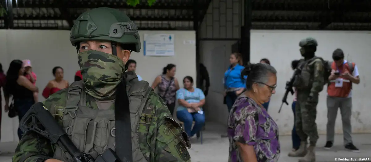 Sob forte tensão, eleições no Equador ocorrem sem incidentes