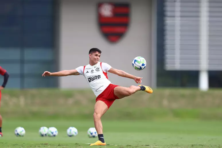 Flamengo realiza penúltimo treino antes de enfrentar o Internacional pelo Brasileirão