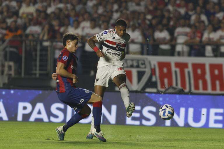 Caio Paulista sofre estiramento na coxa e vira dúvida para Majestoso na Copa do Brasil