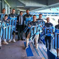 Luan visita Museu do Grêmio e relembra título da Copa Libertadores 2017