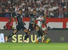 Lucas comenta polêmica de suposto gol de mão contra o Corinthians e escolhe qual troféu prefere conquistar pelo São Paulo