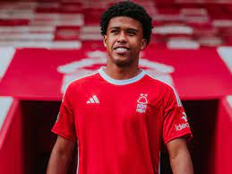 Andrey Santos celebra oportunidade no Nottingham Forest e fala em “sonho” de jogar a Premier League