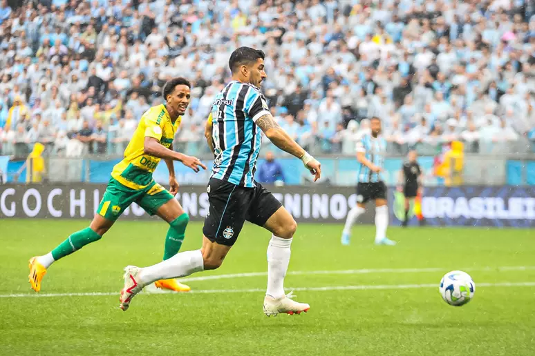 Com gol de Suárez, Grêmio vence o Cuiabá e assume a terceira colocação do Brasileiro