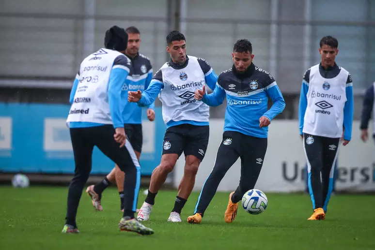 Após folga no fim de semana, Grêmio retoma preparação para jogo contra o Fortaleza com titulares em campo