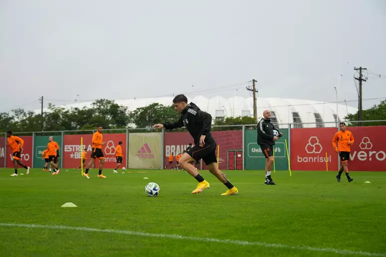 Sob chuva, Inter segue preparação para a semifinal da Libertadores diante do Fluminense