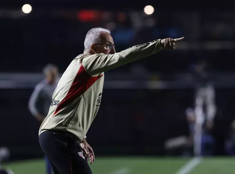 Dorival justifica uso dos reservas antes da final e vê boa atuação do São Paulo: “Merecíamos sorte melhor”