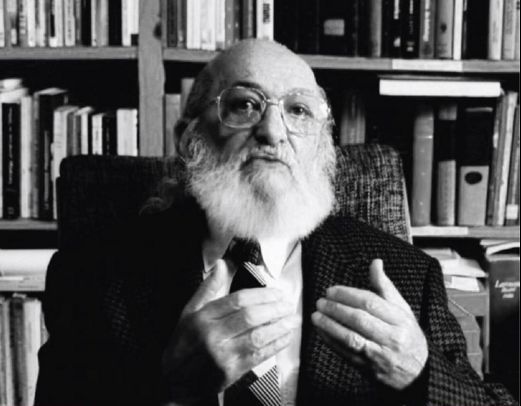 Como Paulo Freire virou pivô de disputa com queima de livros didáticos no México