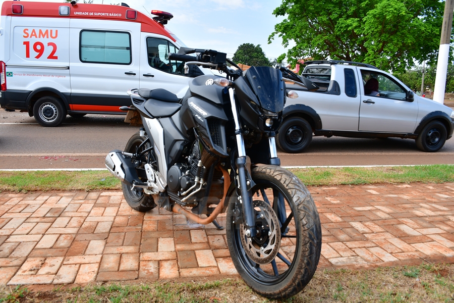 RONDONÓPOLIS: AVENIDA ESTUDANTES:  Motociclista bate na traseira de carro após motorista parar em faixa de pedestre