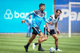 Com foco na bola parada, Grêmio faz penúltimo treino visando confronto diante do Fortaleza no Brasileiro