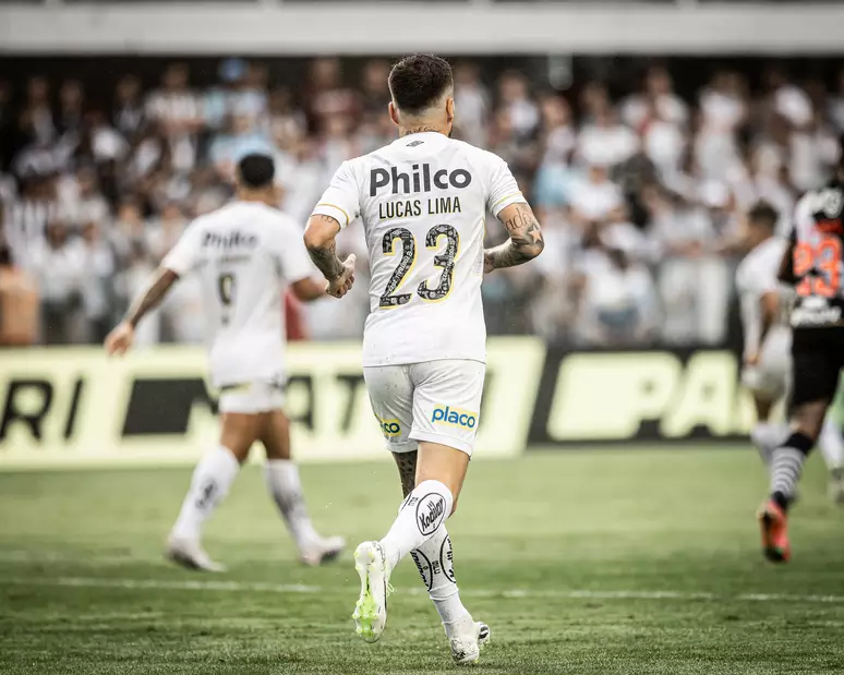 Meia Lucas Lima questiona expulsão na goleada do Santos: “O que eu fiz?”