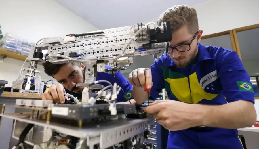 Ensino técnico ainda é restrito no Brasil, defende especialista