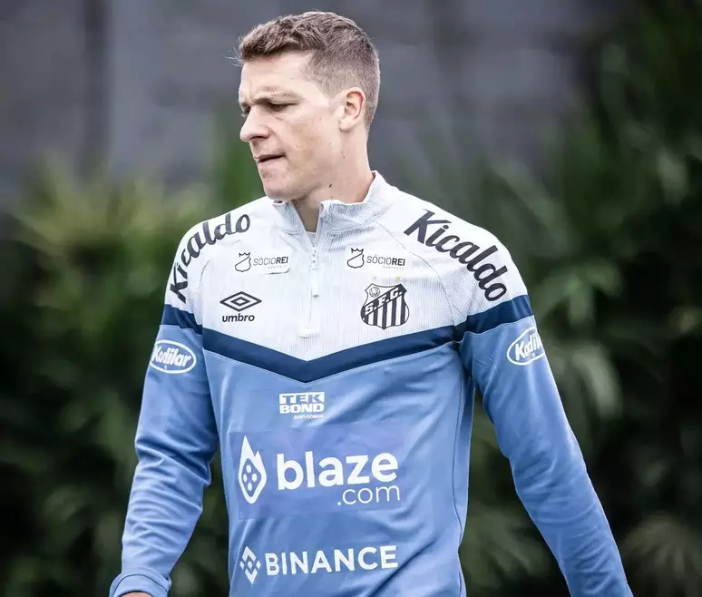 Suspensão de Marcos Leonardo abre espaço para “talismã” ser titular do Santos