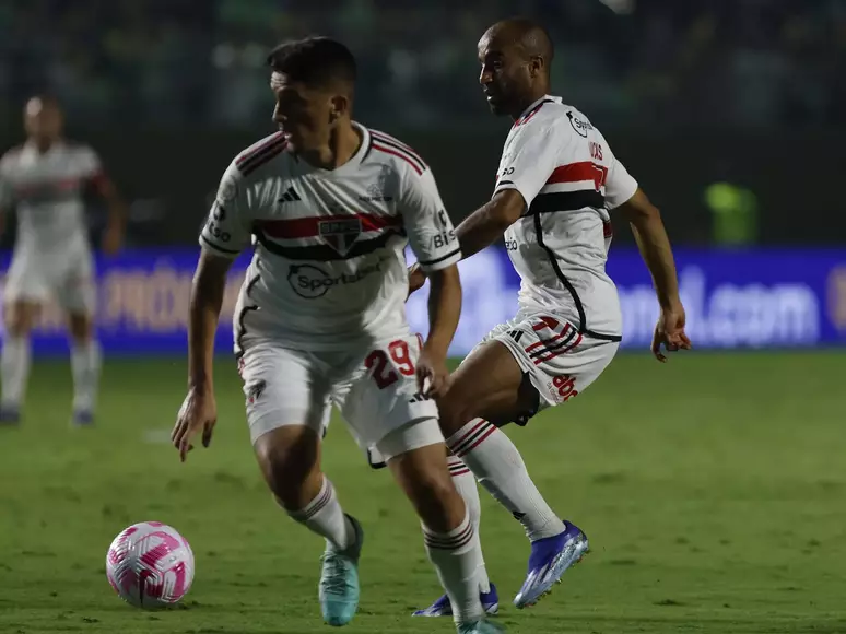 São Paulo tem posse de bola esmagadora contra o Goiás, mas peca na eficiência