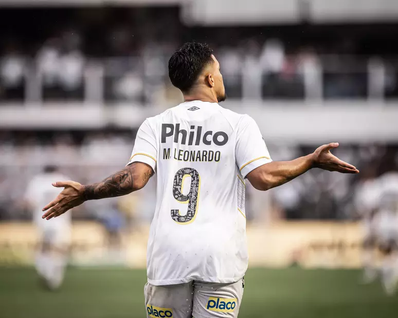 Artilheiro, Marcos Leonardo participou de quase metade dos gols do Santos no Brasileiro