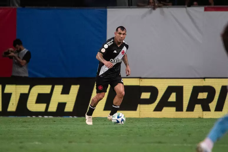 Medel será desfalque do Vasco para jogo contra o São Paulo