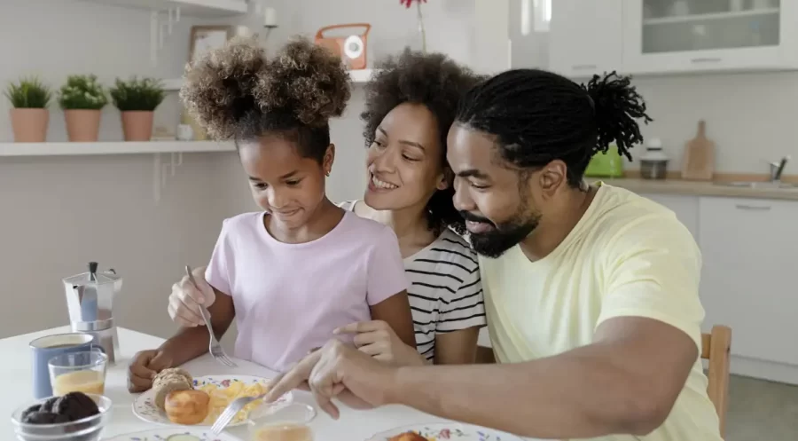 Saiba como o horário em que você se alimenta pode influenciar sua saúde