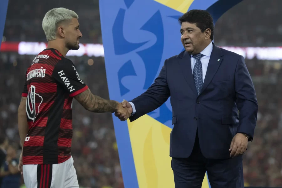 Presidente da CBF, Ednaldo Rodrigues viaja à sede da Conmebol para discutir uso do Maracanã pelo Flamengo