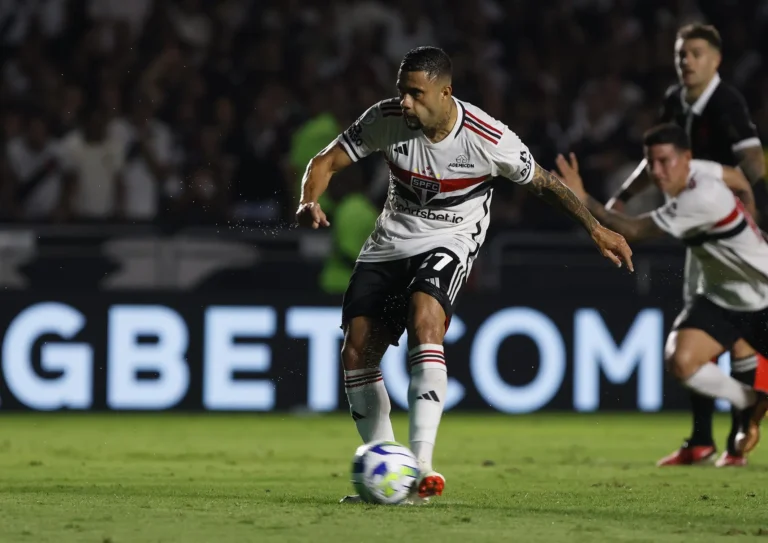 Chefe de arbitragem da CBF vê erro em pênalti a favor do São Paulo contra o Vasco