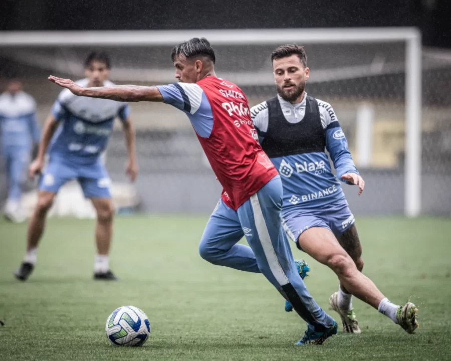 Sem Marcos Leonardo, Santos treina na Vila Belmiro de olho no duelo contra o Bragantino