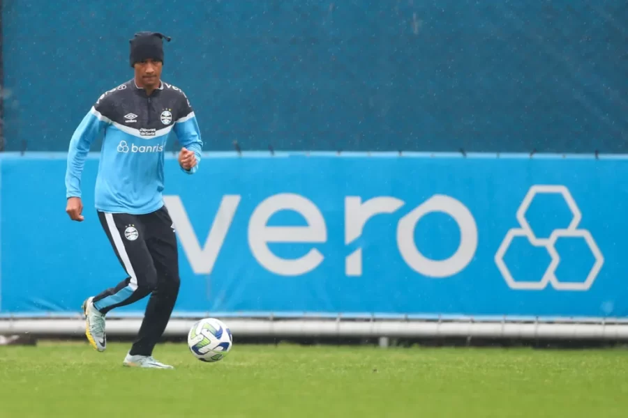 Com desfalques, Grêmio treina sob chuva intensa visando partida contra o Athletico-PR no Brasileiro