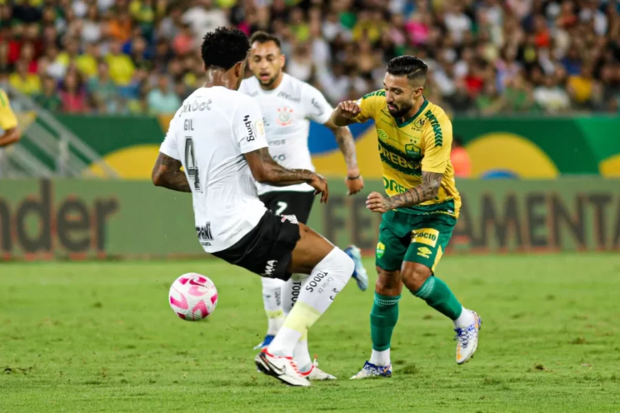 Entenda como Mano Menezes busca potencializar futebol de Giuliano no Corinthians