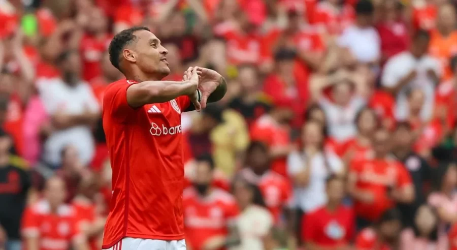 Alan Patrick celebra goleada contra o Santos e analisa jogo: “Hoje conseguimos ser mais eficientes”