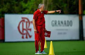 Tite tem dúvida na zaga e problema no meio de campo no Flamengo