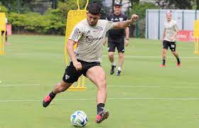 Treino do São Paulo para jogo contra o Vasco tem coletivo e ensaio de bolas paradas