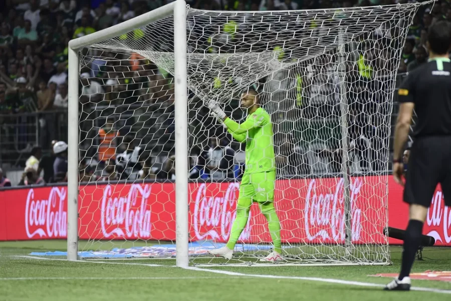 Weverton lamenta eliminação do Palmeiras e projeta reta final do Campeonato Brasileiro