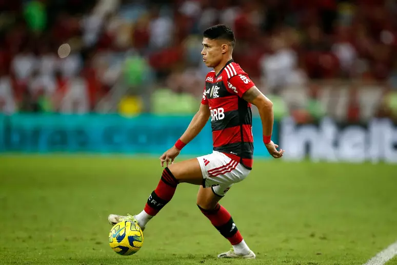 Luiz Araújo destaca apoio de Tite no Flamengo