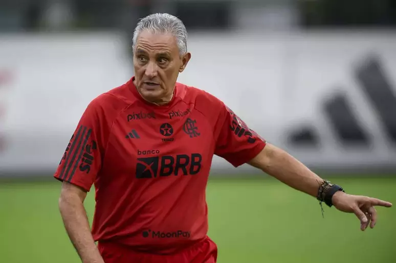 Tite descarta possíveis planos para próxima temporada e mantém pés no chão: “Ainda temos cinco jogos”