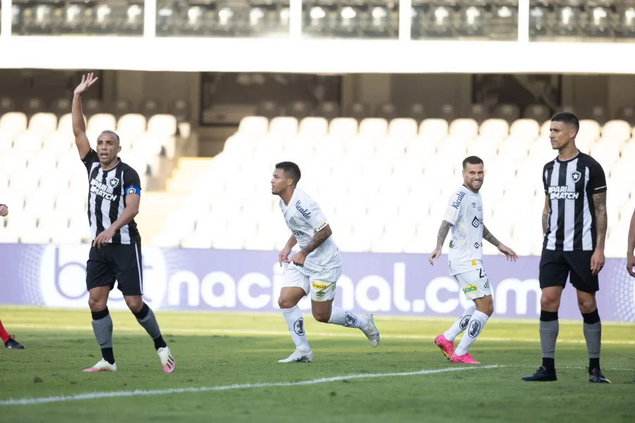 Santos conta com histórico positivo no confronto direto para encarar o Botafogo pelo Brasileirão