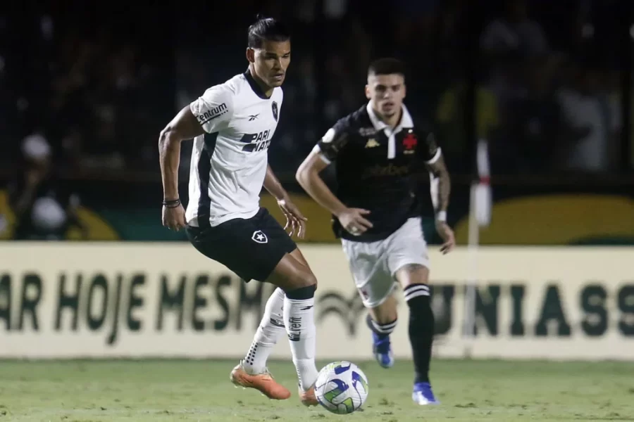 Botafogo perde clássico contra o Vasco e segue empatado com o Palmeiras no Brasileirão