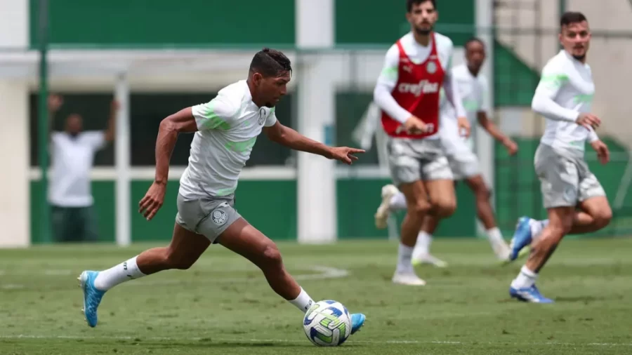 Com Palmeiras na liderança, Rony cita “quatro finais” e projeta briga pelo título do Brasileirão