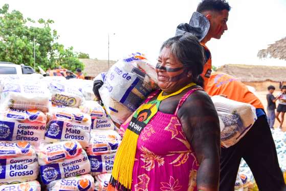 MT:  ASSISTÊNCIA SOCIAL:   SER Família Indígena entrega mil cestas de alimentos, kits de higiene e cobertores em aldeia do Xingu