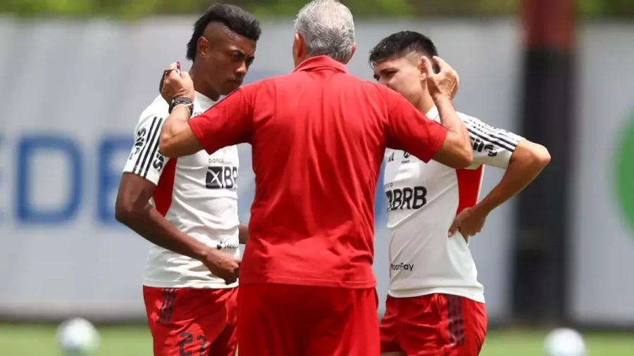 Após Flamengo igualar pontuação do Palmeiras, Tite ainda evita falar em título