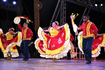 MT:   CULTURA MATO-GROSSENSE:  Grupo de Siriri Flor do Campo embarca em evento sobre Carnaval em Salvador