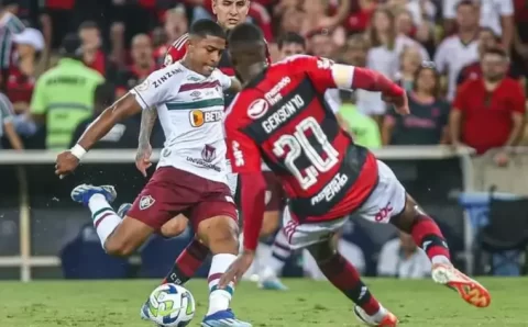 Gabigol questiona CBF após ser expulso no clássico entre Flamengo e Fluminense; árbitro justifica na súmula