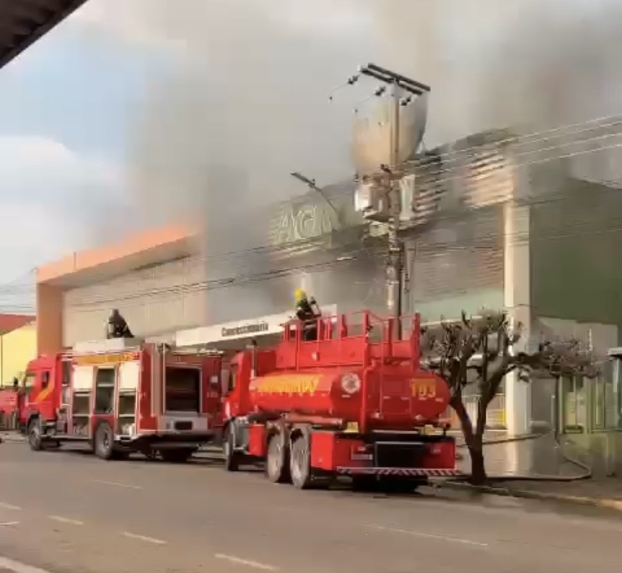 MT:  Loja de filho de senador é consumida pelo fogo em Rondonópolis