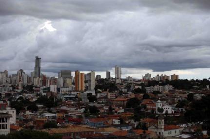 MT:  PREVISÃO DO TEMPO:  Após onda de calor, fim de semana será de chuva em MT