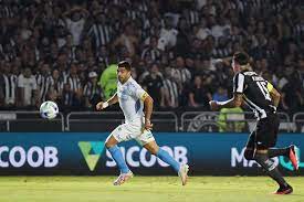 Autor de três gols na virada do Grêmio sobre o Botafogo, Luis Suárez prega foco na briga pelo título brasileiro