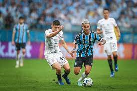 Contra o Grêmio, Wesley voltou a ser titular do Corinthians após um mês