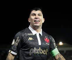 Suspenso na seleção do Chile, Medel reforça o Vasco diante do Cruzeiro