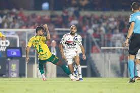 Em jogo de poucas chances, São Paulo empata sem gols com o Cuiabá pelo Brasileiro