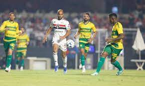 Lucas Moura completa dez jogos seguidos sem participar de gols no Brasileirão pelo São Paulo