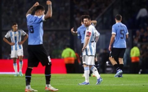 ELIMINATÓRIAS SUL AMERICANA:   Argentina vê série de vitórias chegar ao fim com revés para o Uruguai e tem liderança ameaçada