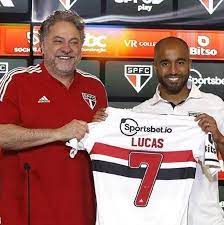 Casares vê Lucas feliz no São Paulo e confia em permanência: “Acredito que ele fica”