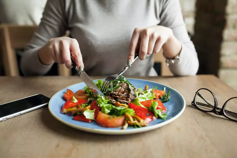 Por que devemos comer devagar? Faz alguma diferença para a saúde?