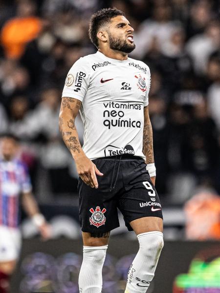 Em má fase no Corinthians, Yuri Alberto vem atuando no sacrifício por conta de lesão