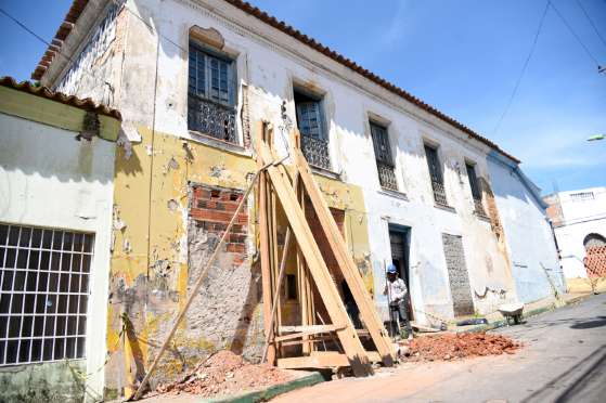 MT:   CENTRO HISTÓRICO:     Chuvas expõem antigo cenário de degradação dos casarões históricos